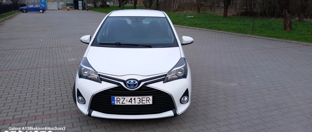 Toyota Yaris cena 43800 przebieg: 105000, rok produkcji 2016 z Rzeszów małe 301